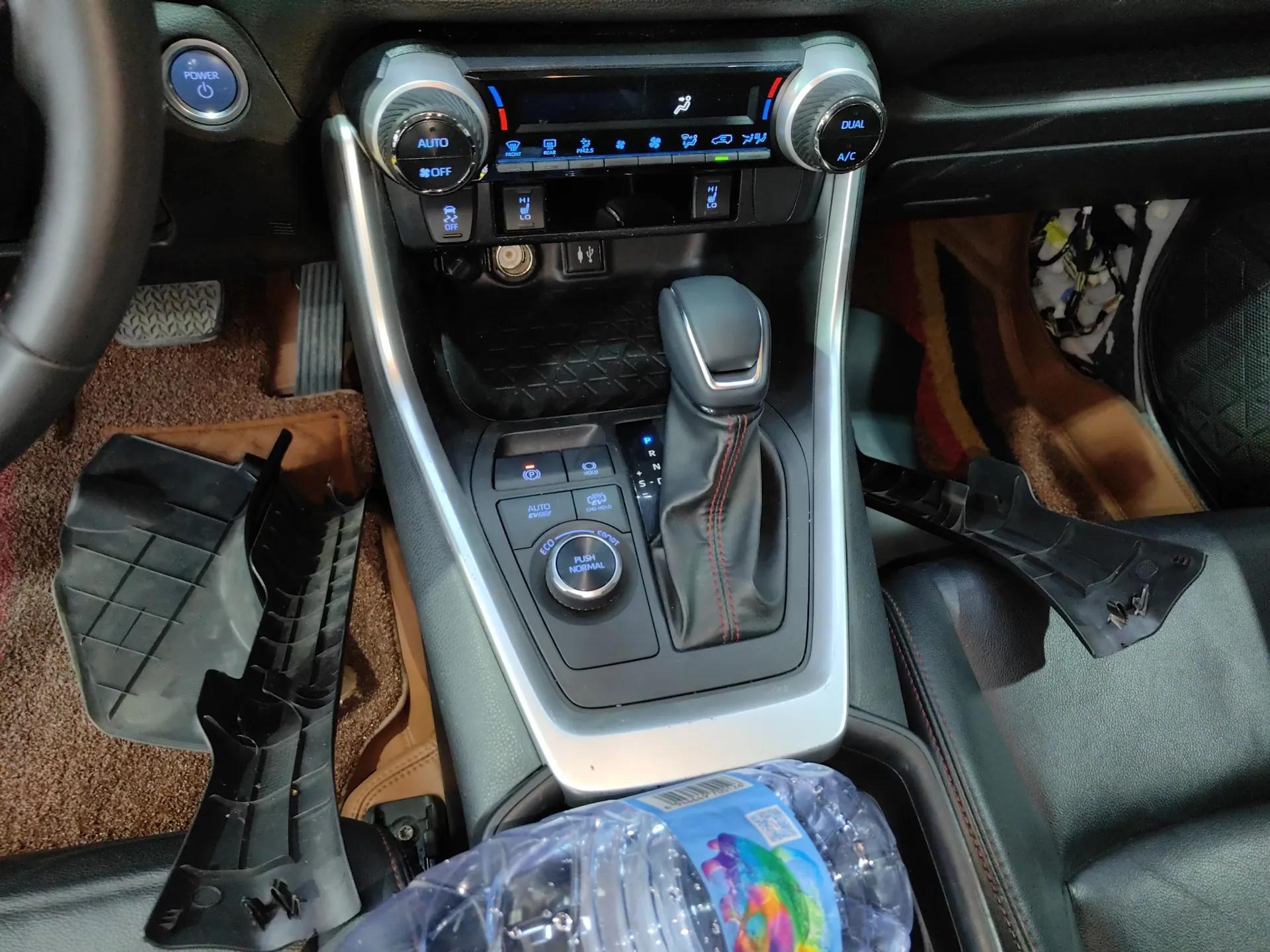 Toyota Wildlander New Energy 2021 High-Performance Edition 2.5L Two-Wheel Drive Powerful Version — миниатюра 16