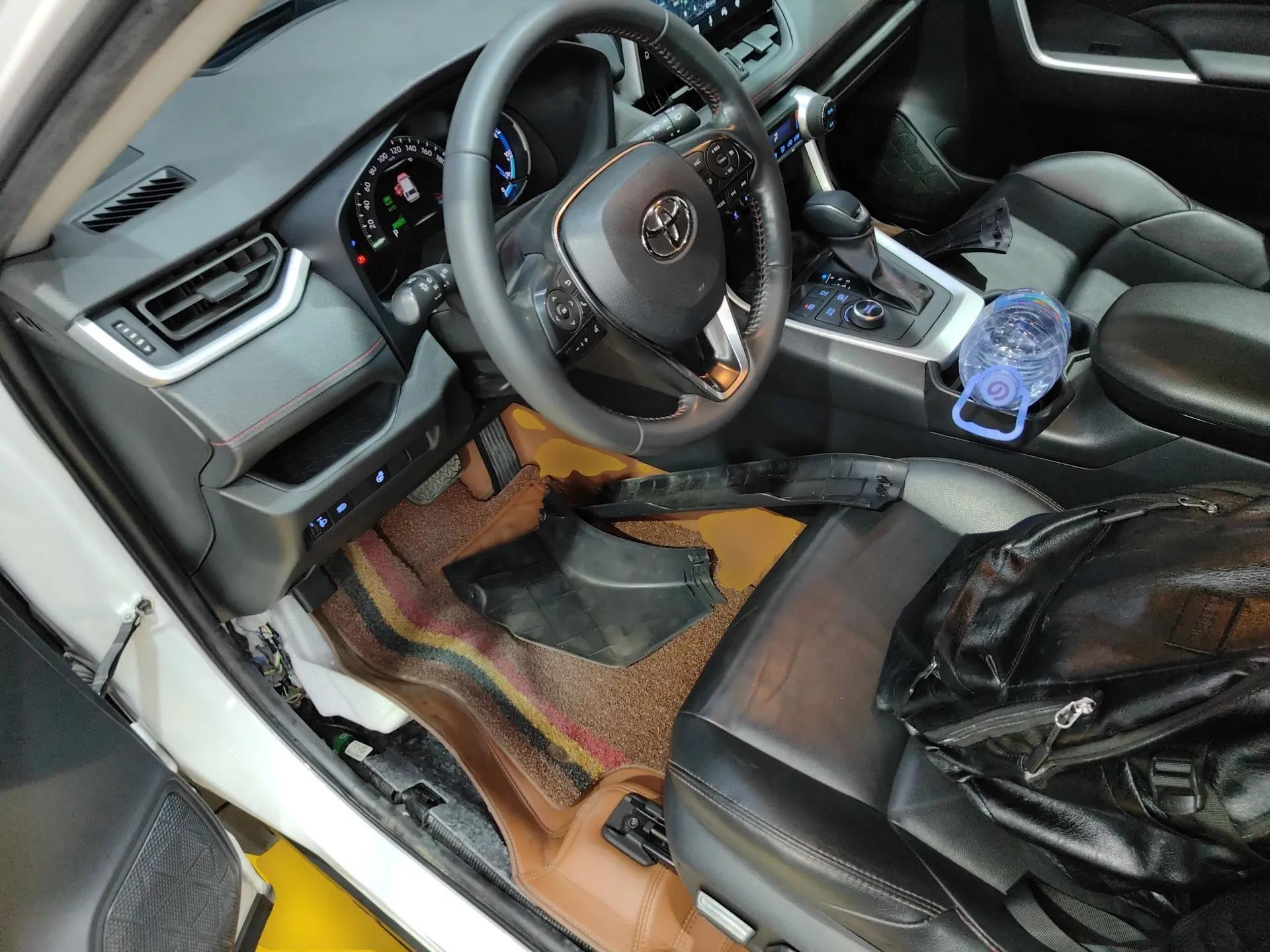 Toyota Wildlander New Energy 2021 High-Performance Edition 2.5L Two-Wheel Drive Powerful Version — миниатюра 18