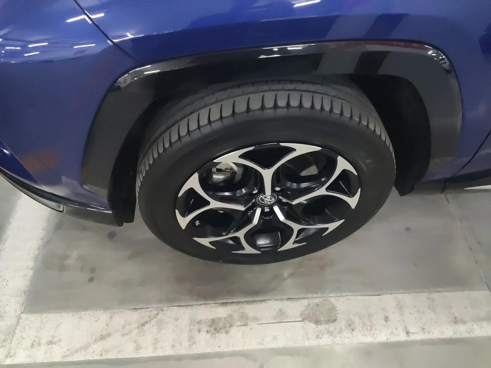 Toyota Wildlander New Energy 2021 High-Performance Edition 2.5L Four-Wheel Drive Powerful Version — миниатюра 8