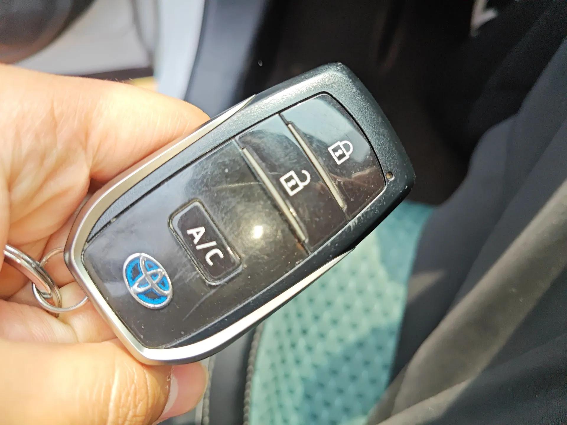 Toyota RAV4 Rongfang Plug-in Hybrid 2022 2.5L Two-Wheel Drive Elite Pro — миниатюра 9