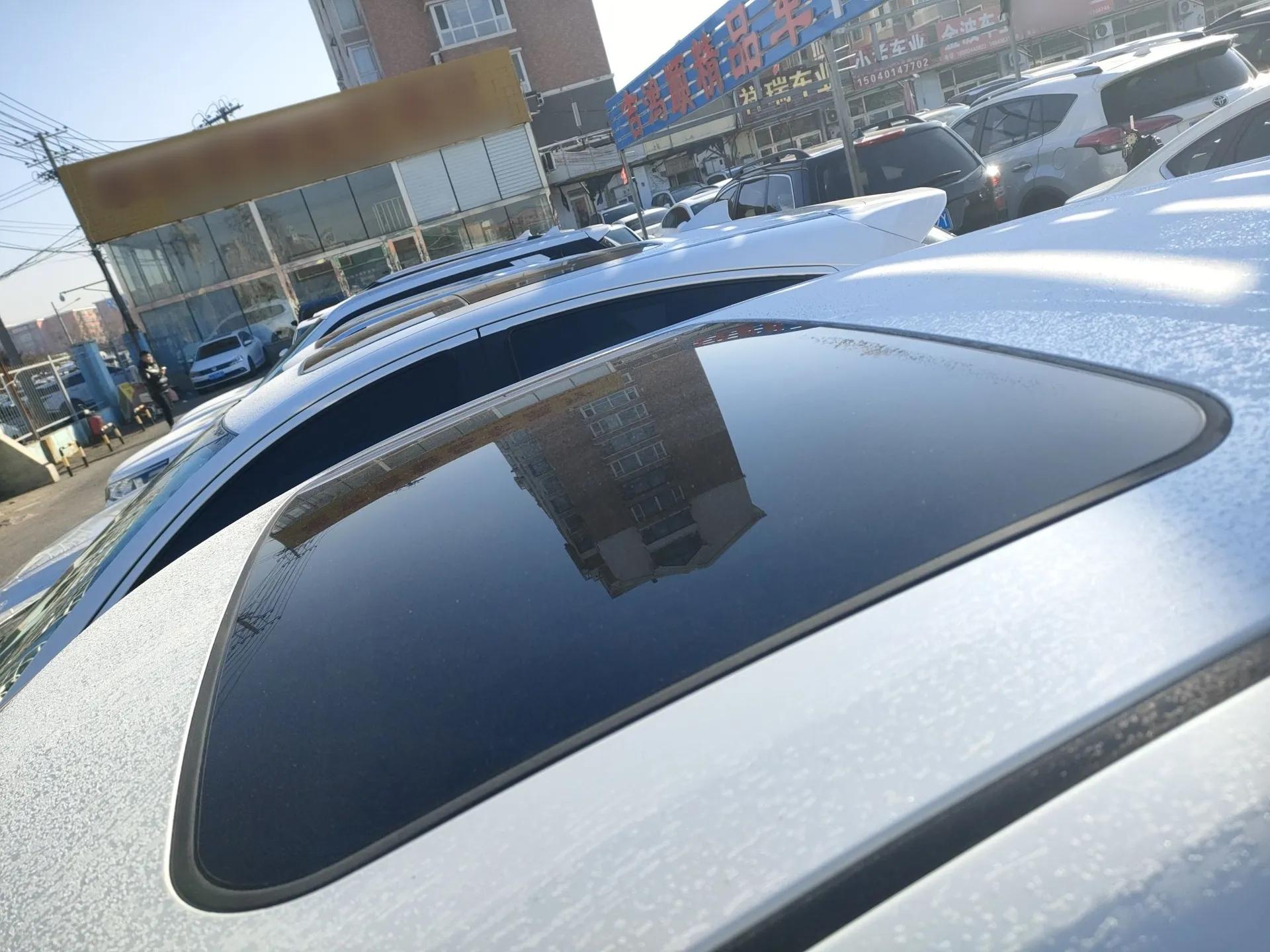 Toyota C-HR EV 2020 Luxury Sunroof Edition — миниатюра 11