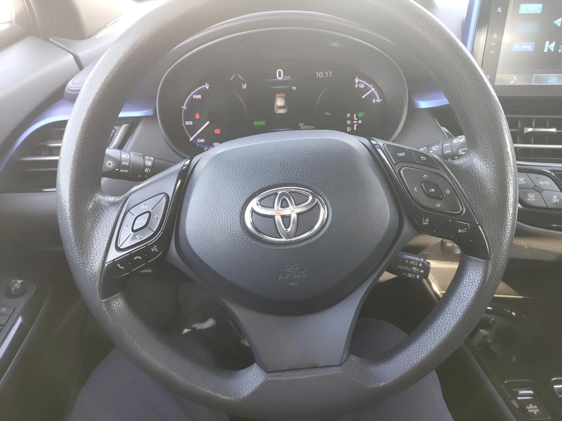Toyota C-HR EV 2020 Luxury Sunroof Edition — миниатюра 13
