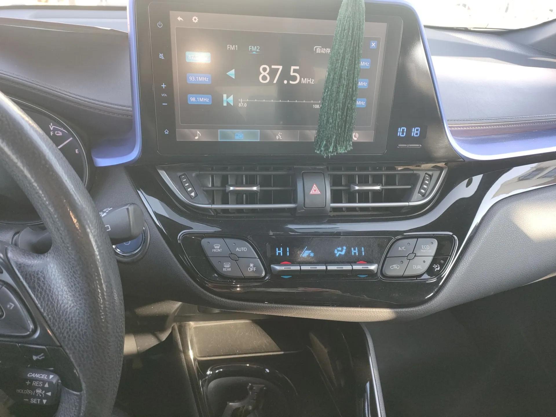 Toyota C-HR EV 2020 Luxury Sunroof Edition — миниатюра 15