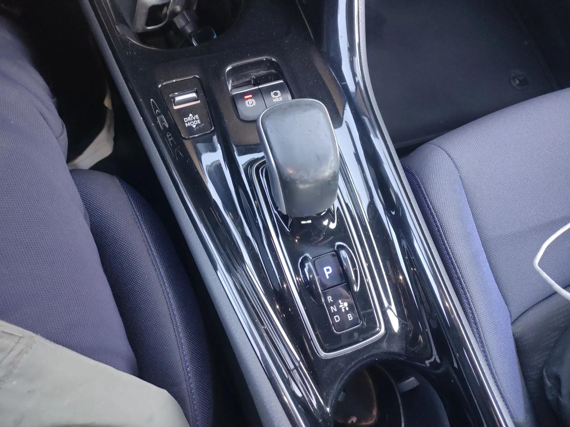 Toyota C-HR EV 2020 Luxury Sunroof Edition — миниатюра 16