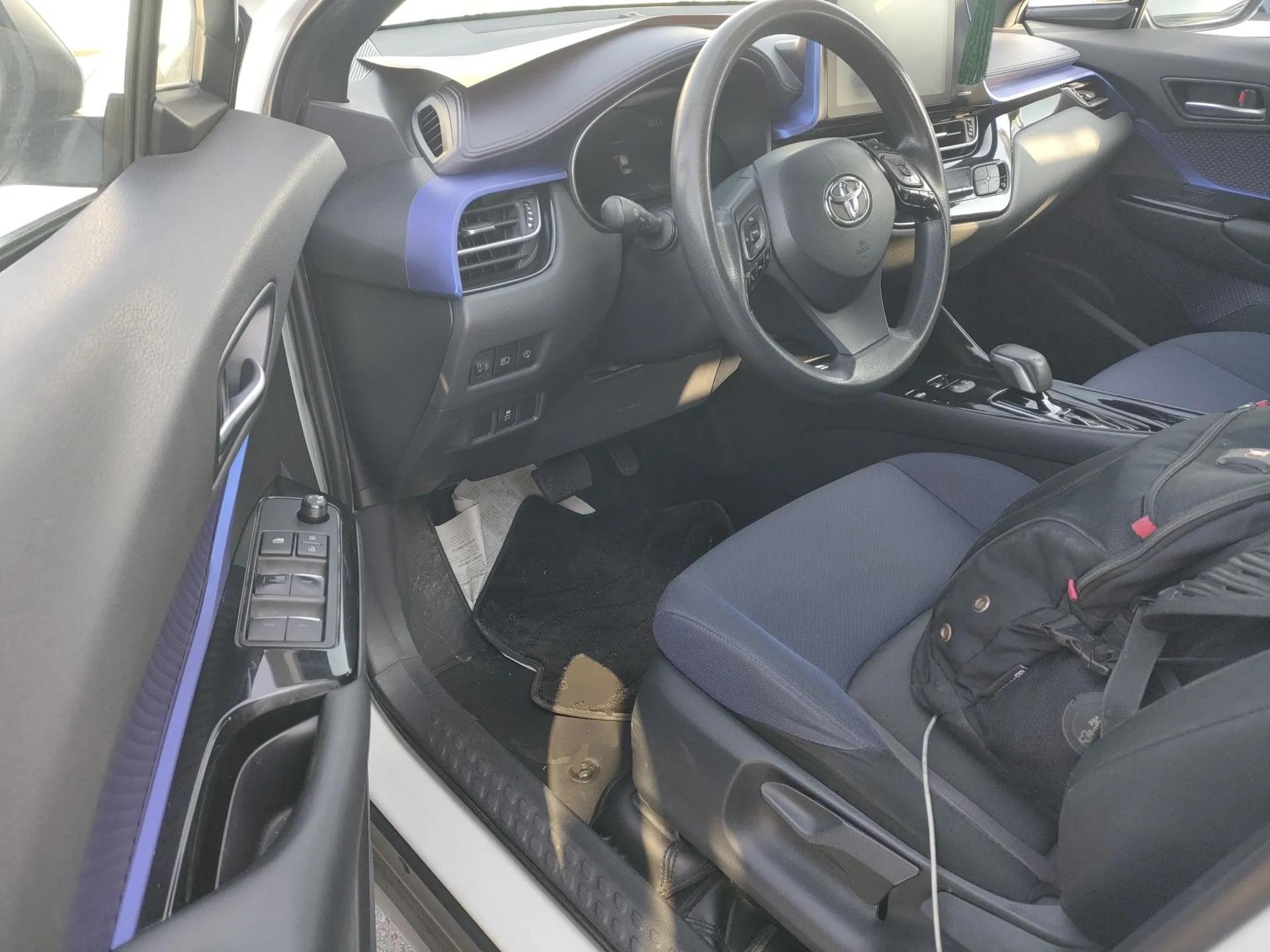 Toyota C-HR EV 2020 Luxury Sunroof Edition — миниатюра 17