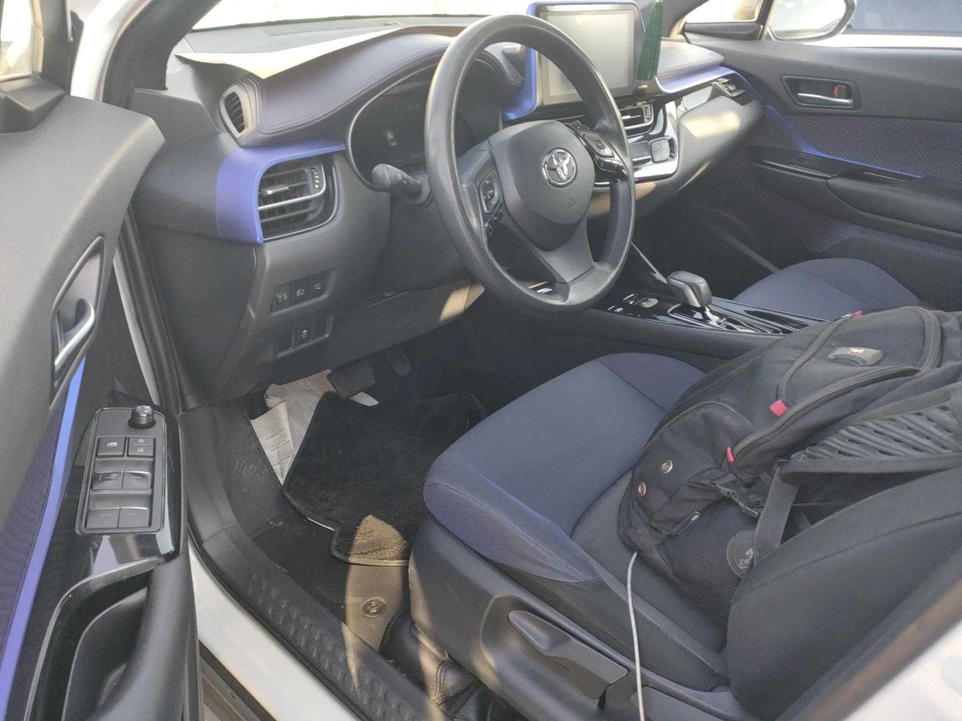 Toyota C-HR EV 2020 Luxury Sunroof Edition — миниатюра 18