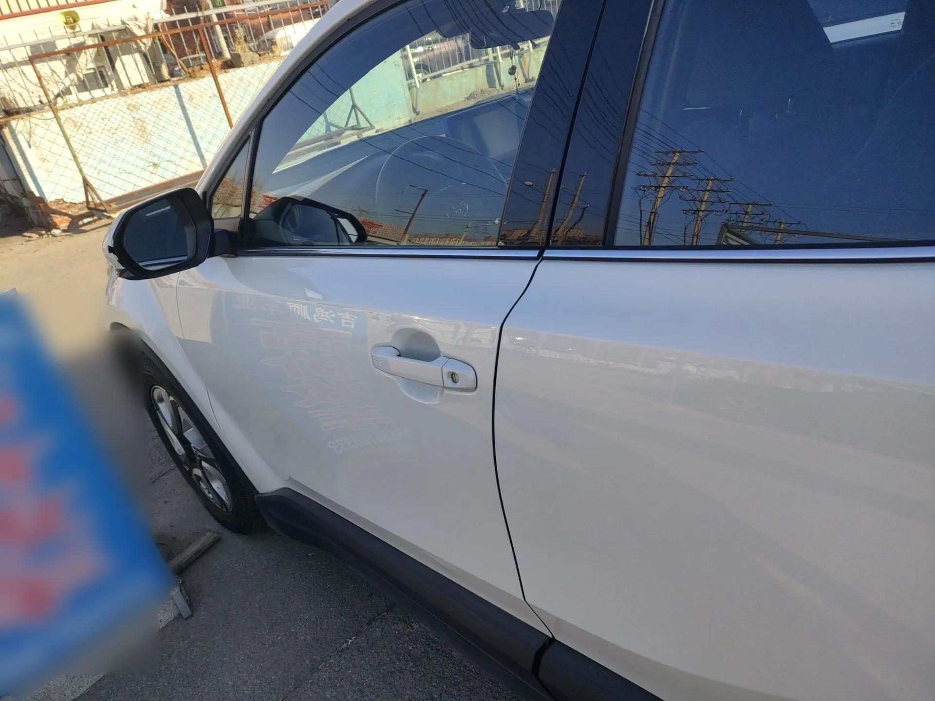 Toyota C-HR EV 2020 Luxury Sunroof Edition — миниатюра 3