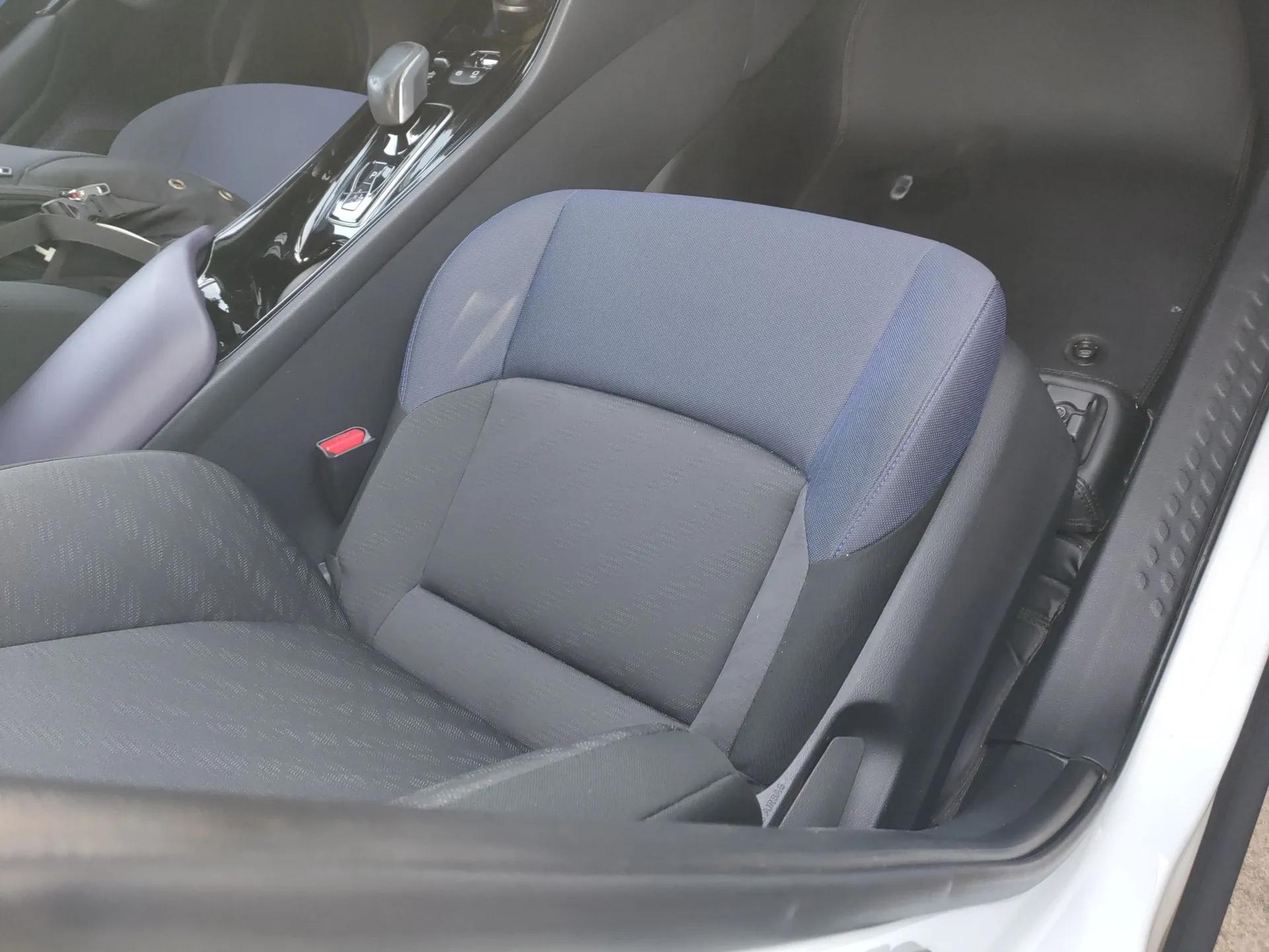 Toyota C-HR EV 2020 Luxury Sunroof Edition — миниатюра 23