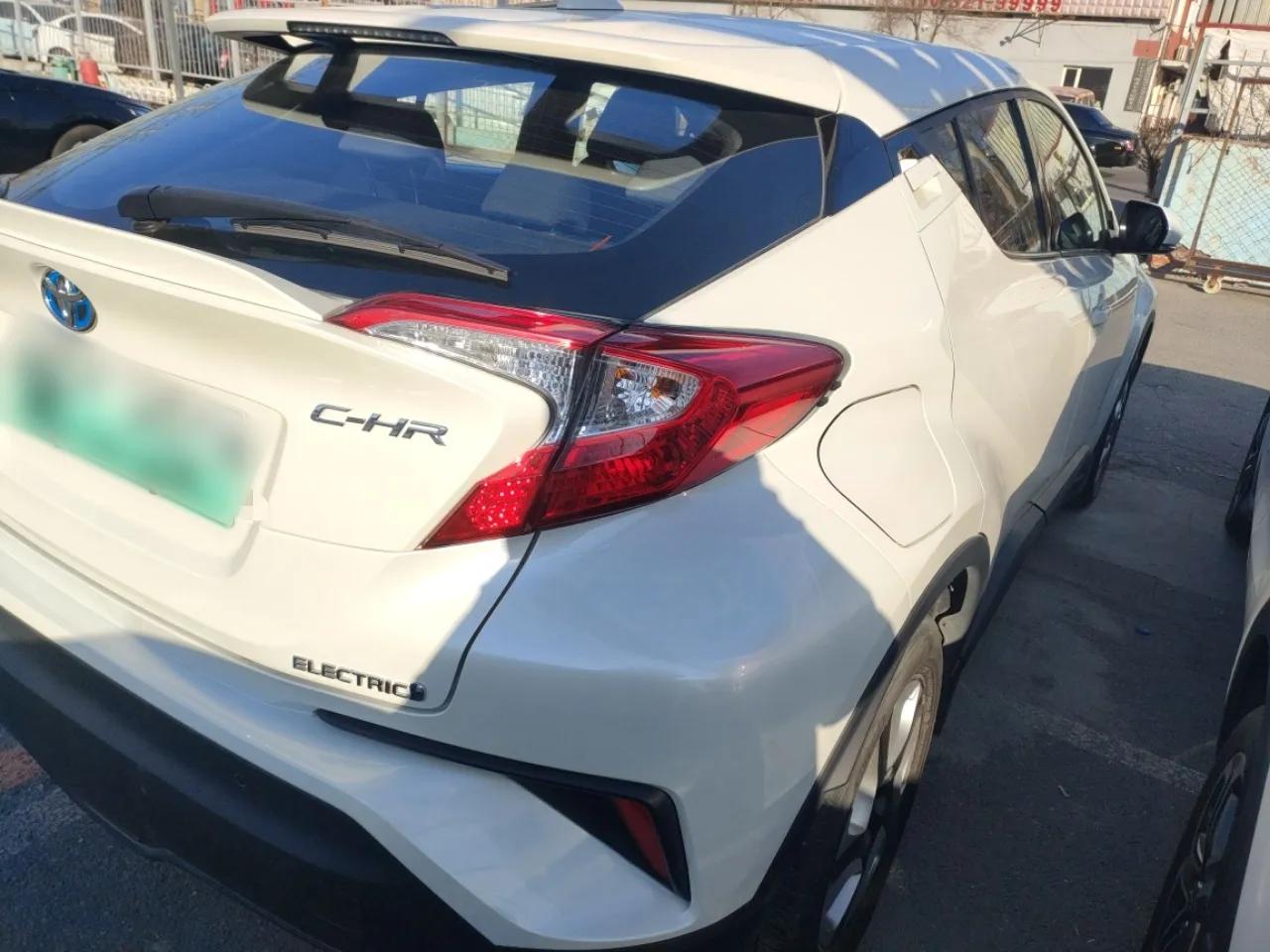 Toyota C-HR EV 2020 Luxury Sunroof Edition — миниатюра 5