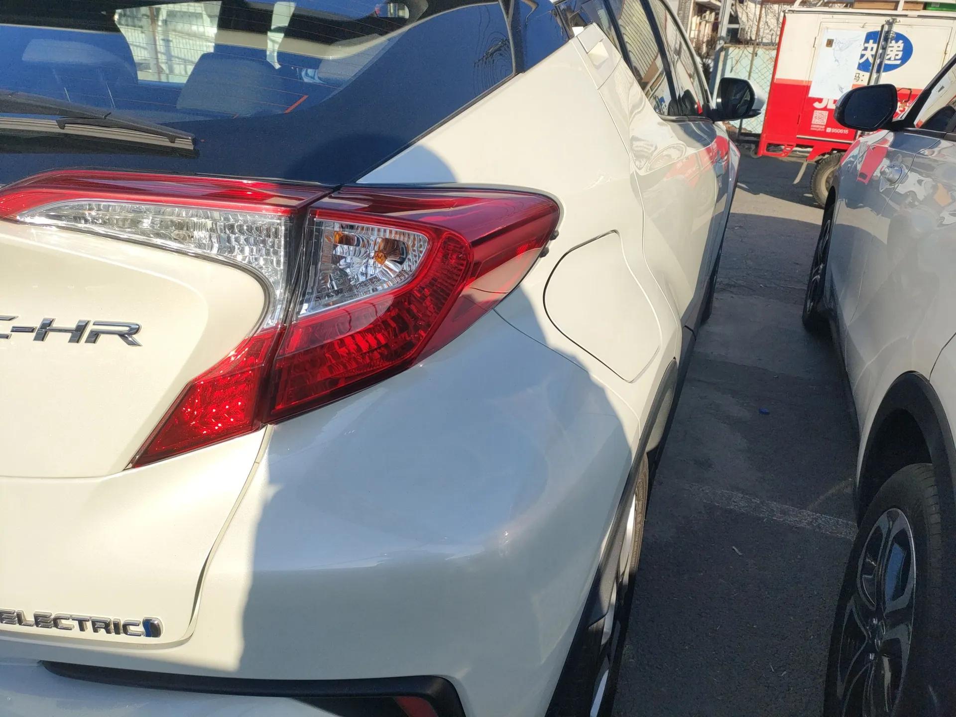 Toyota C-HR EV 2020 Luxury Sunroof Edition — миниатюра 8
