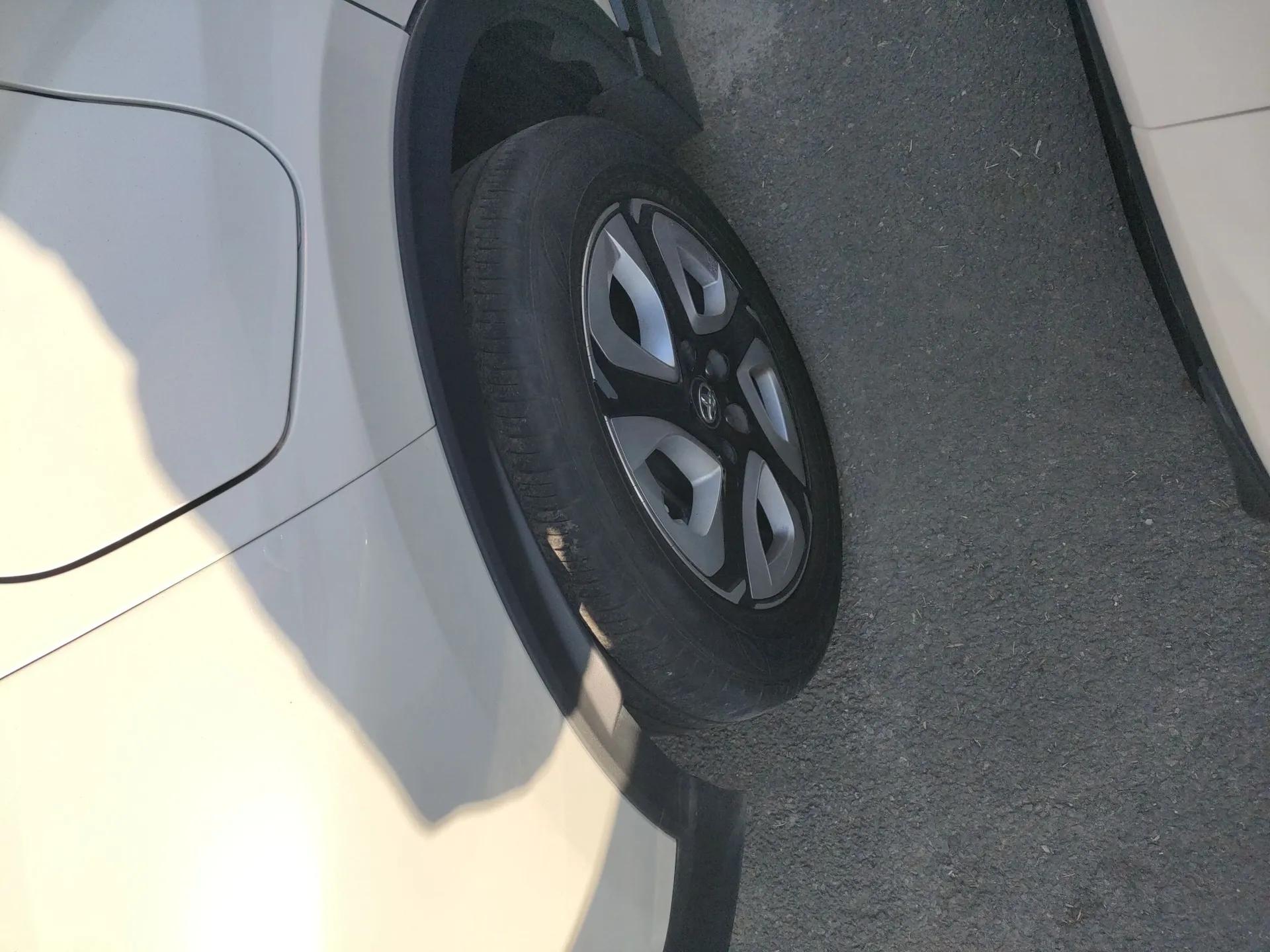 Toyota C-HR EV 2020 Luxury Sunroof Edition — миниатюра 10