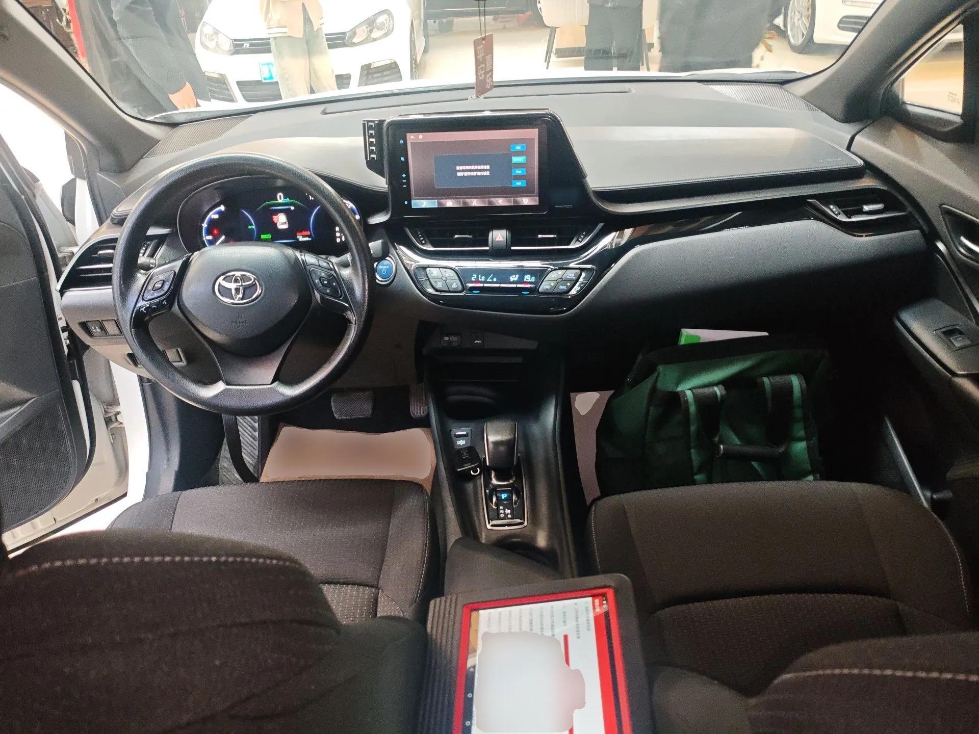 Toyota C-HR EV 2020 Leading Edition — миниатюра 13