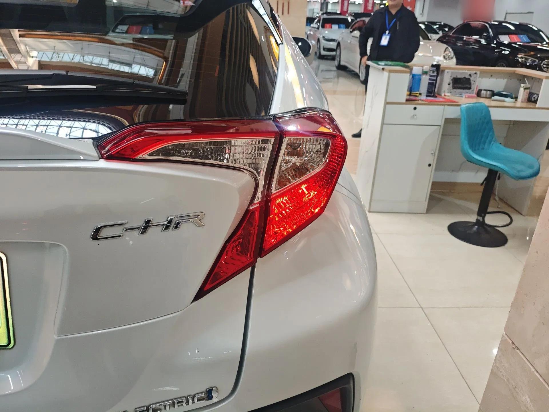 Toyota C-HR EV 2020 Leading Edition — миниатюра 7