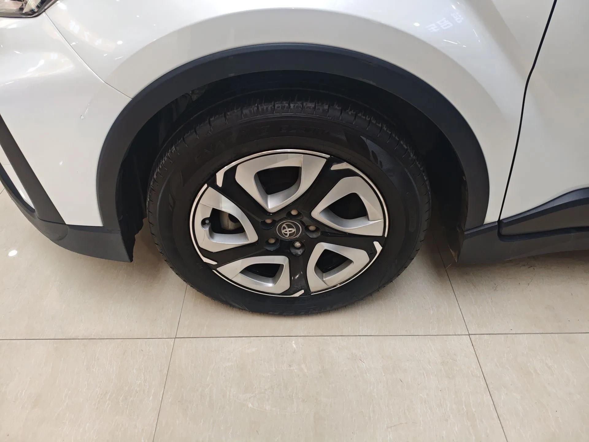 Toyota C-HR EV 2020 Leading Edition — миниатюра 8