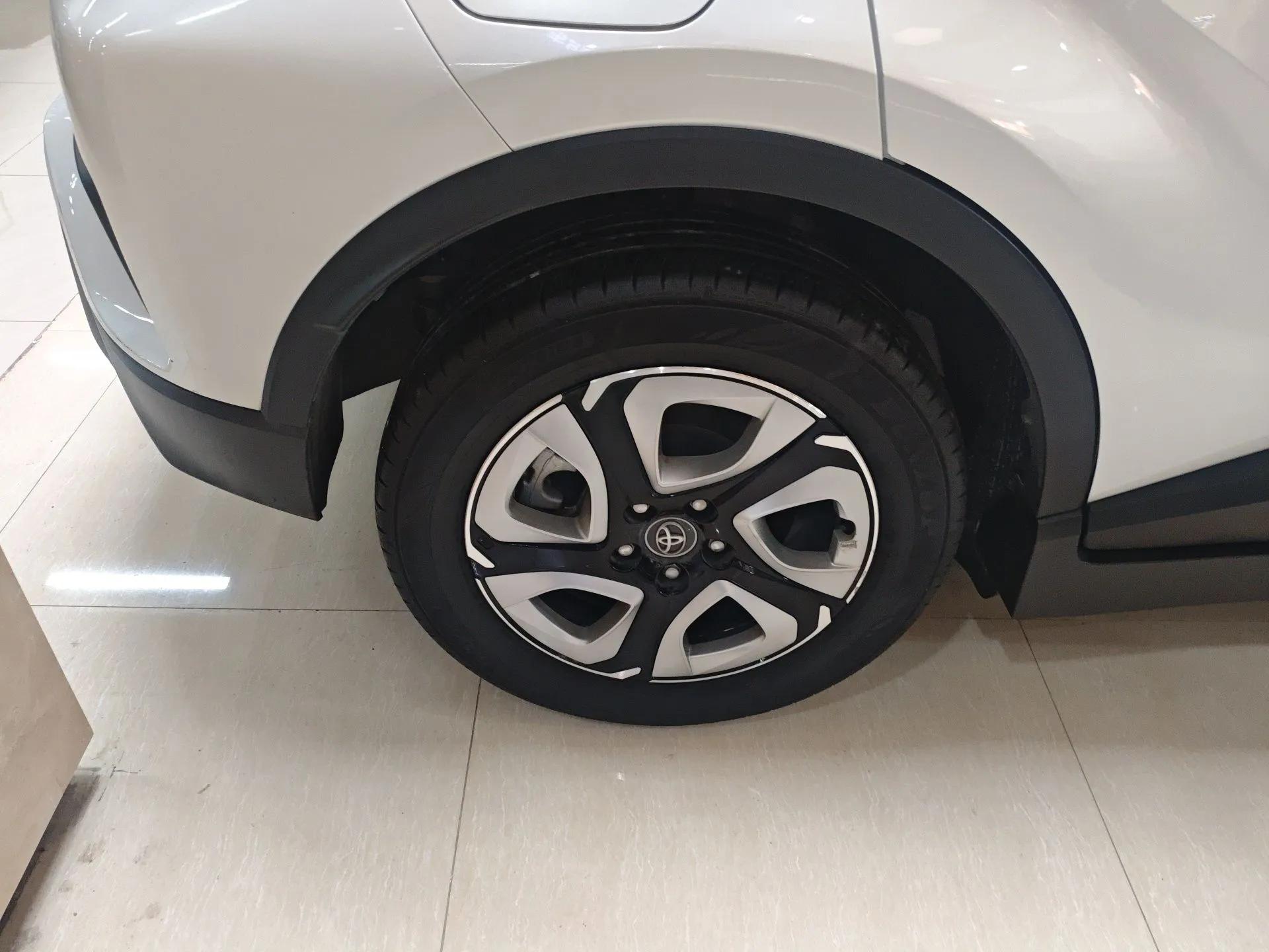 Toyota C-HR EV 2020 Leading Edition — миниатюра 10
