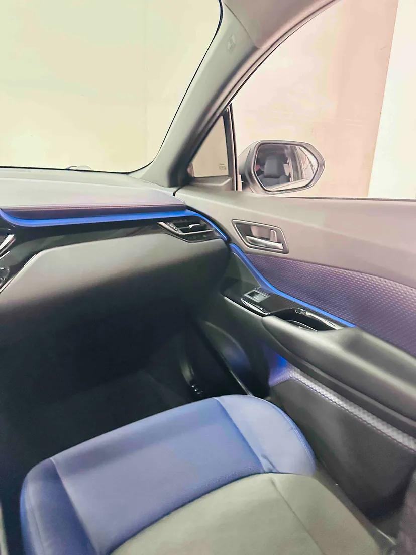 Toyota C-HR EV 2020 Luxury Sunroof Edition — миниатюра 11