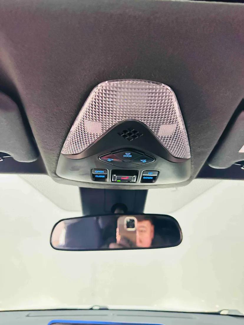 Toyota C-HR EV 2020 Luxury Sunroof Edition — миниатюра 14