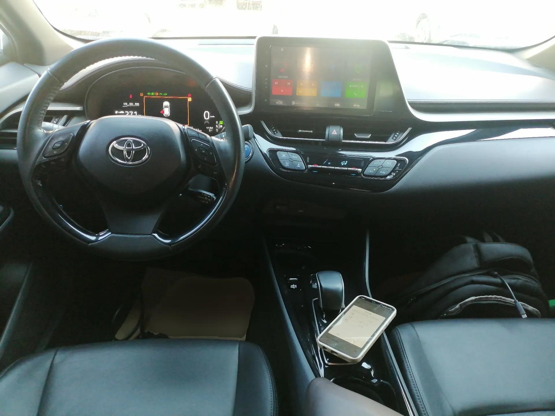 Toyota C-HR EV 2020 Deluxe Sunroof Edition — миниатюра 12