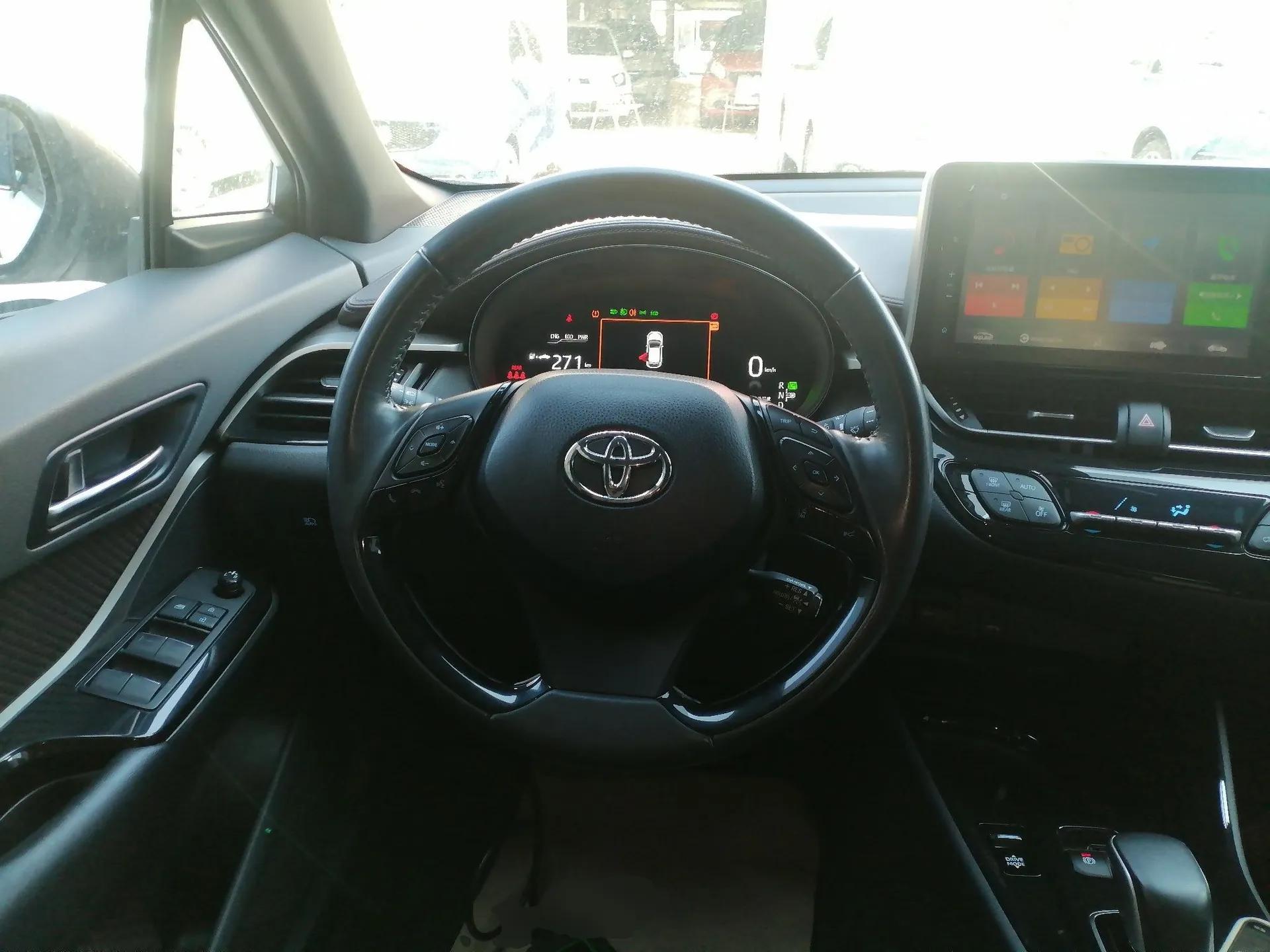 Toyota C-HR EV 2020 Deluxe Sunroof Edition — миниатюра 13