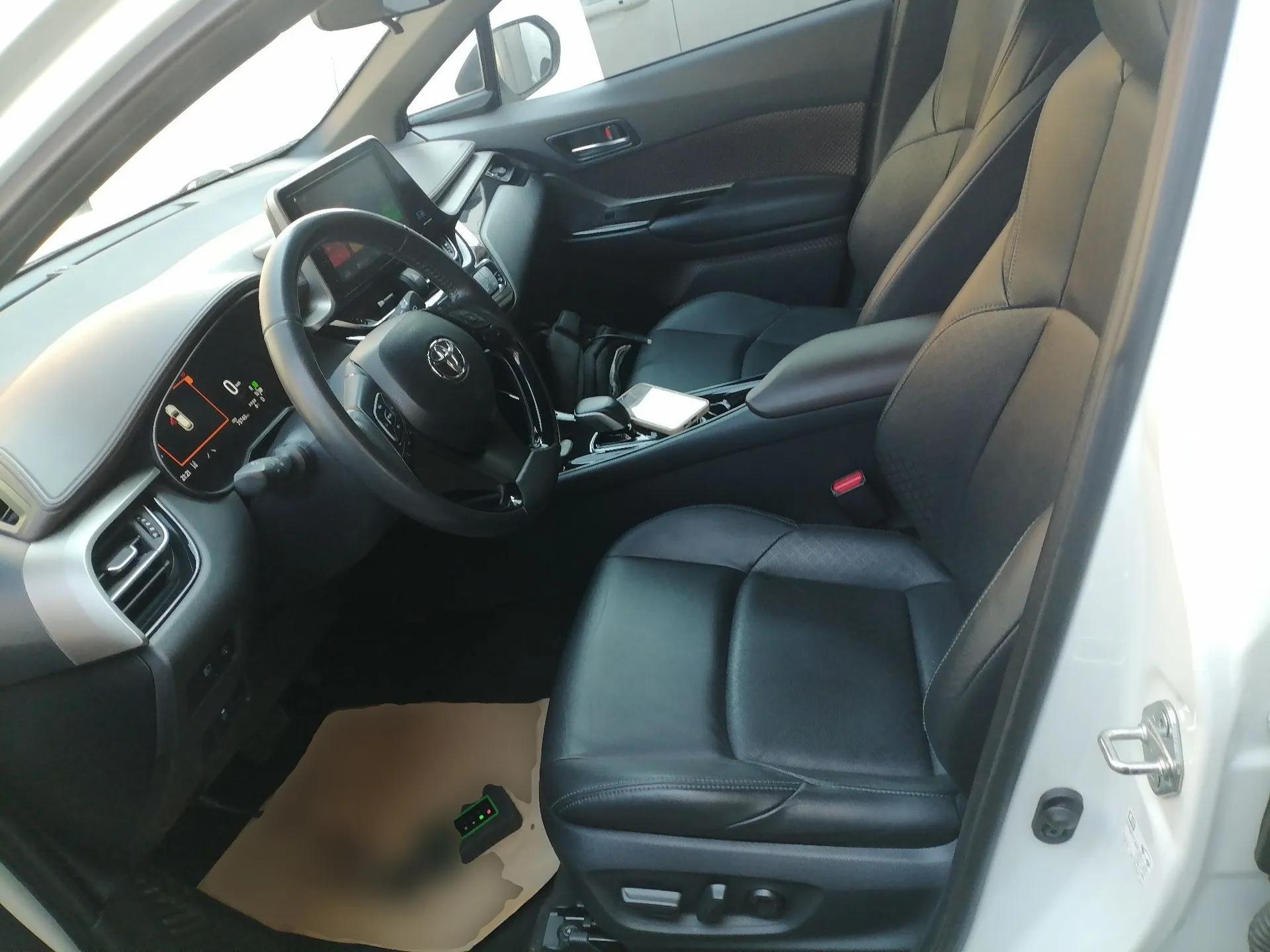 Toyota C-HR EV 2020 Deluxe Sunroof Edition — миниатюра 17