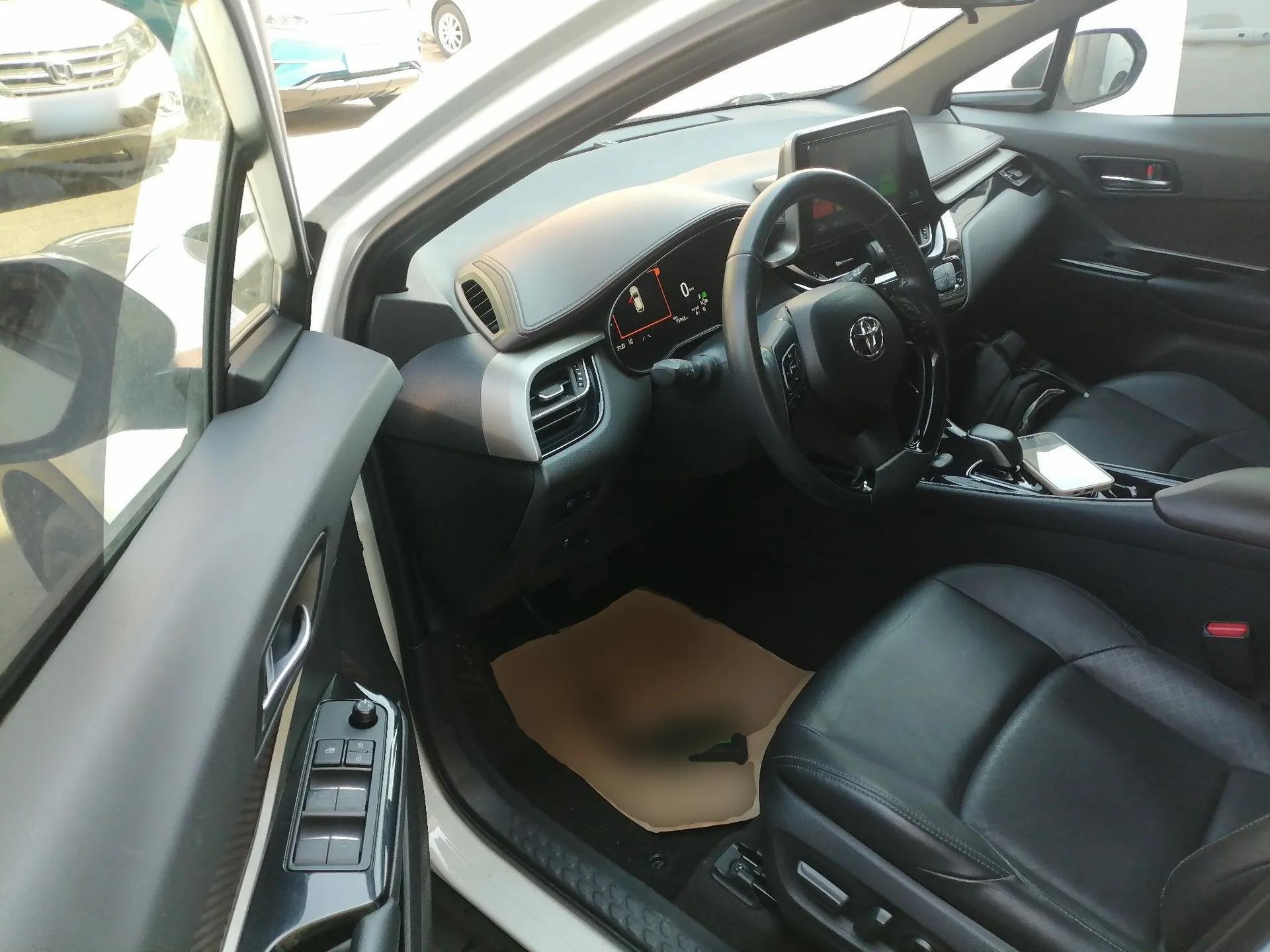 Toyota C-HR EV 2020 Deluxe Sunroof Edition — миниатюра 18