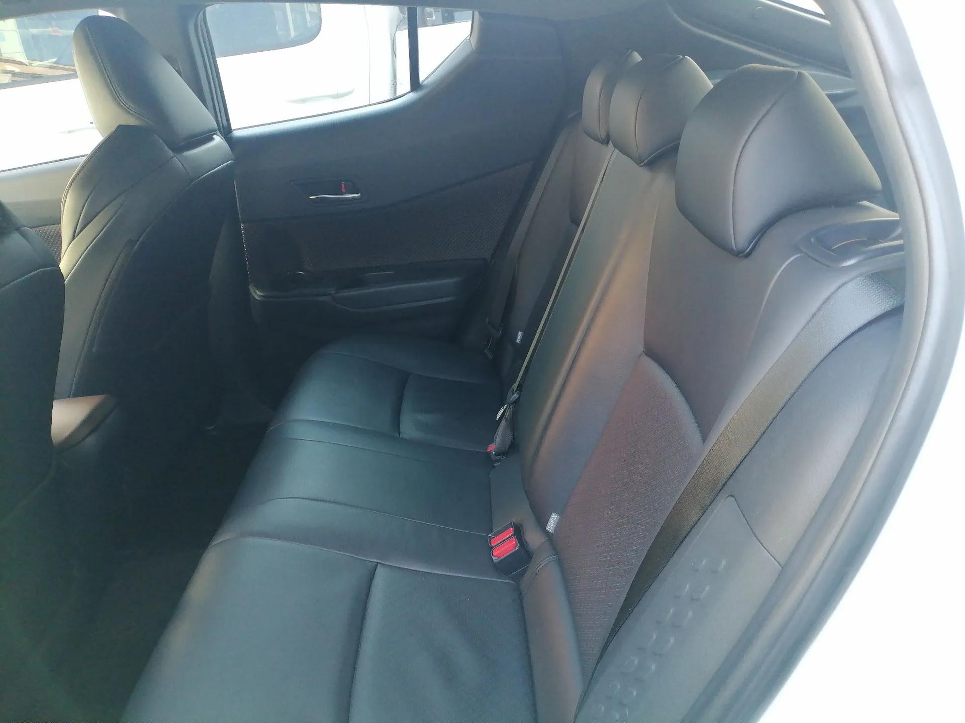 Toyota C-HR EV 2020 Deluxe Sunroof Edition — миниатюра 19