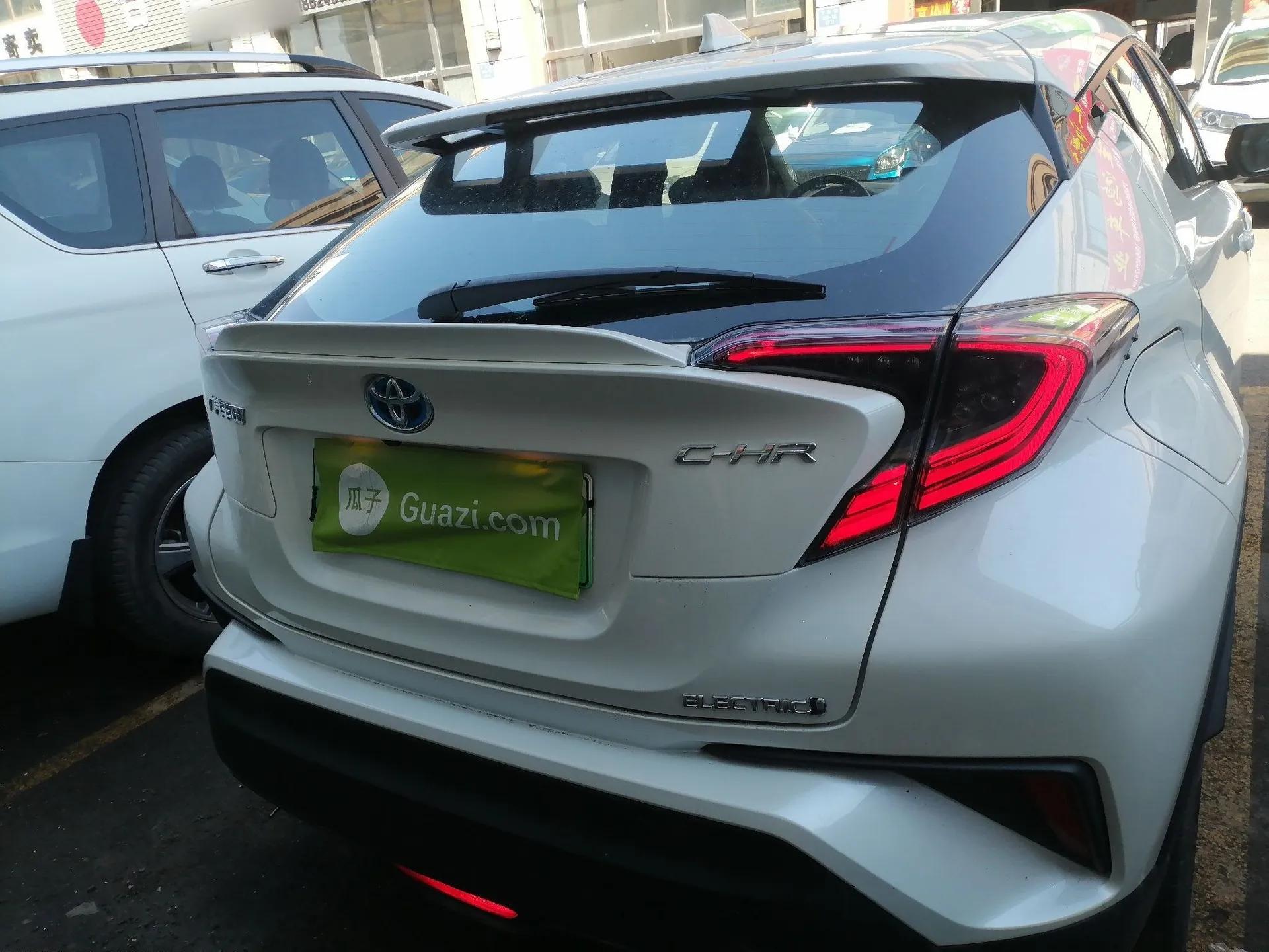 Toyota C-HR EV 2020 Deluxe Sunroof Edition — миниатюра 3