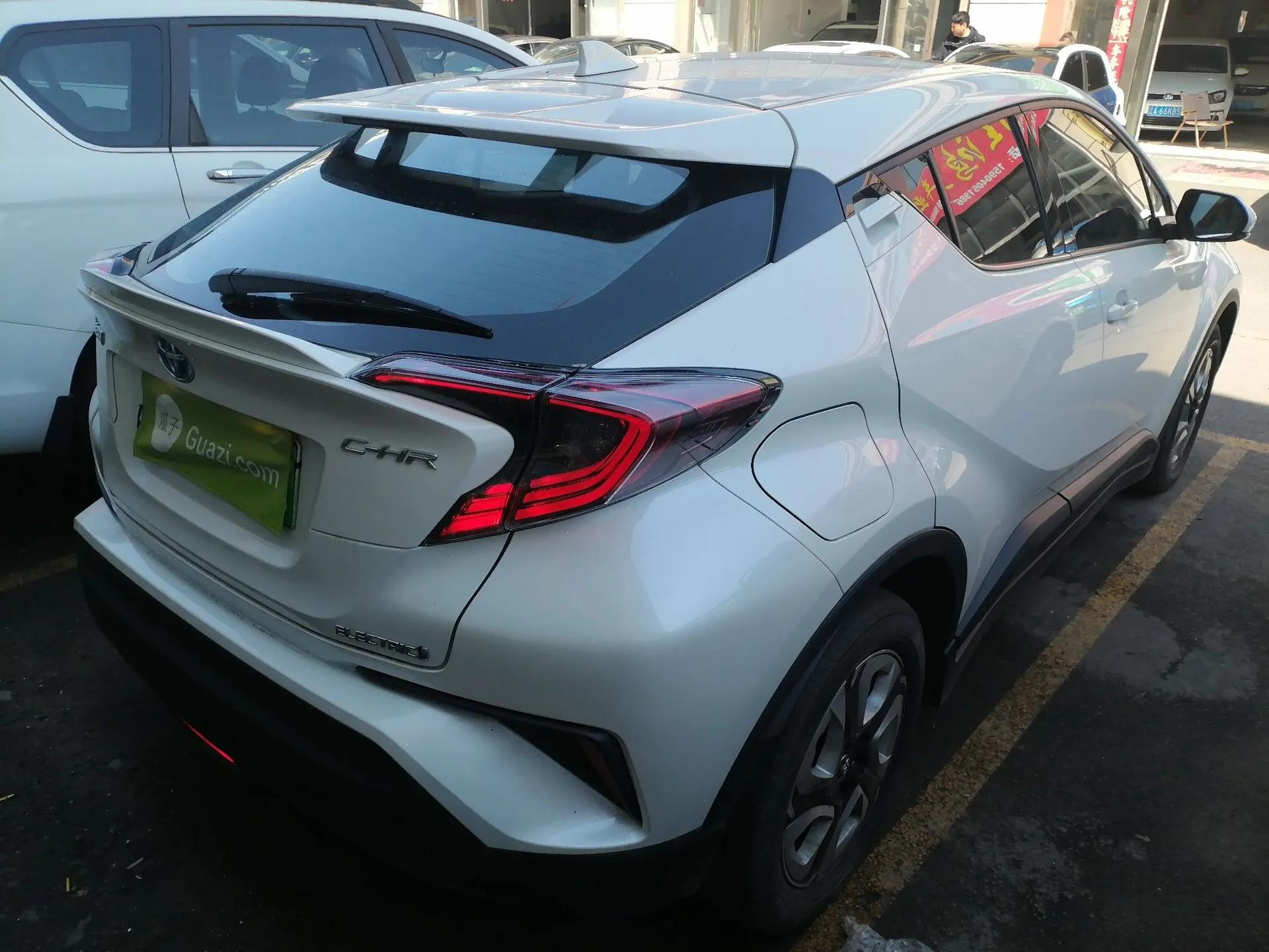 Toyota C-HR EV 2020 Deluxe Sunroof Edition — миниатюра 4