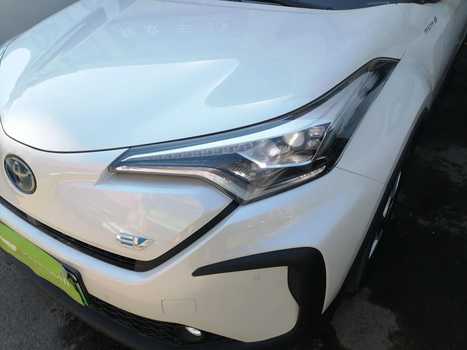Toyota C-HR EV 2020 Deluxe Sunroof Edition — миниатюра 5