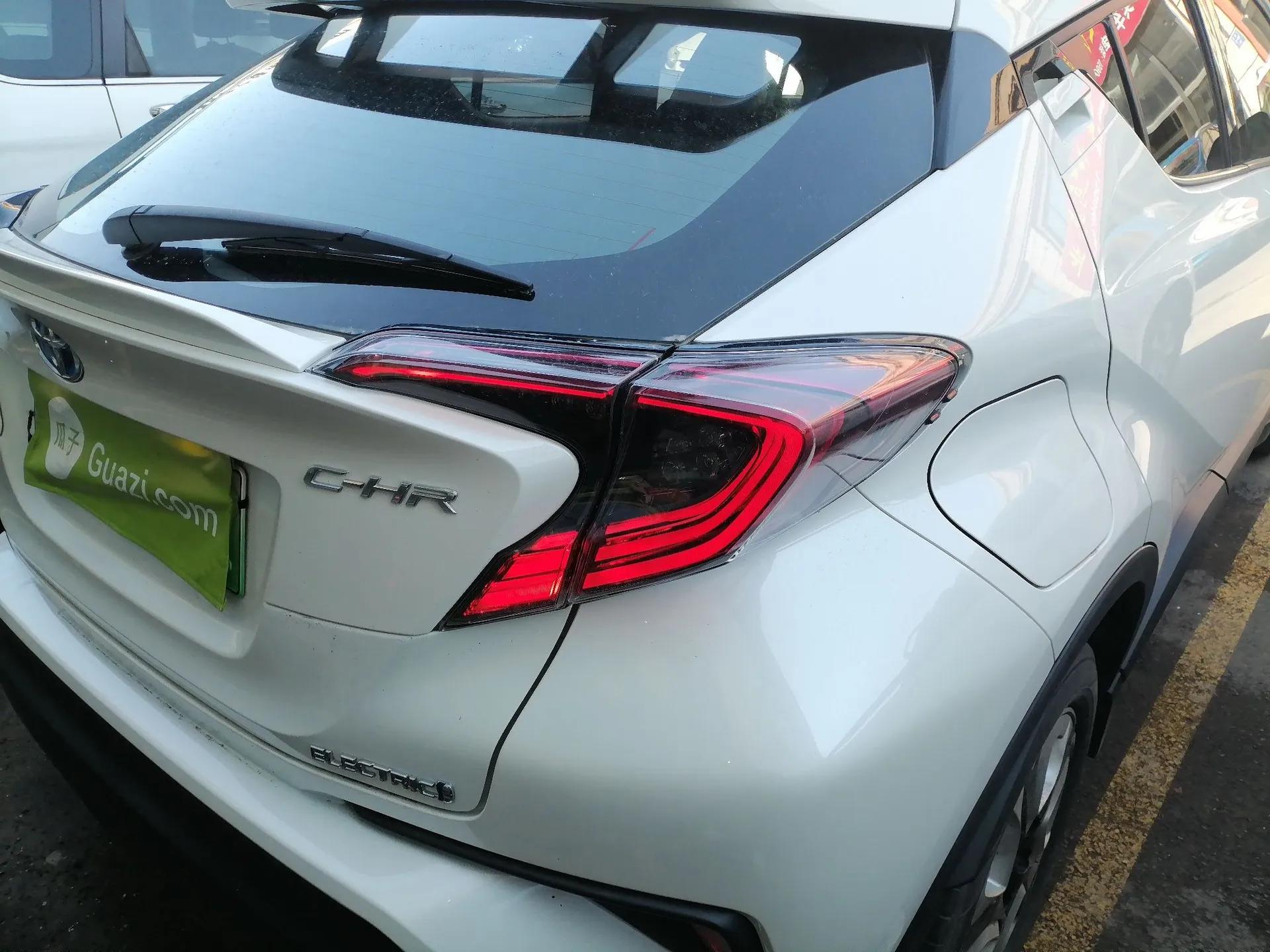 Toyota C-HR EV 2020 Deluxe Sunroof Edition — миниатюра 8