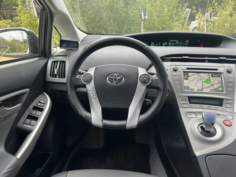 Toyota Prius 2012 1.8L Luxury Advanced Edition — миниатюра 11