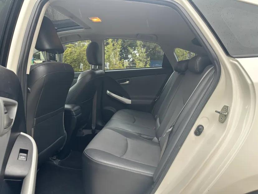 Toyota Prius 2012 1.8L Luxury Advanced Edition — миниатюра 19