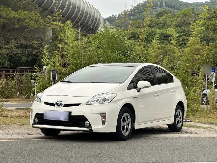 Toyota Prius 2012 1.8L Luxury Advanced Edition — миниатюра 3