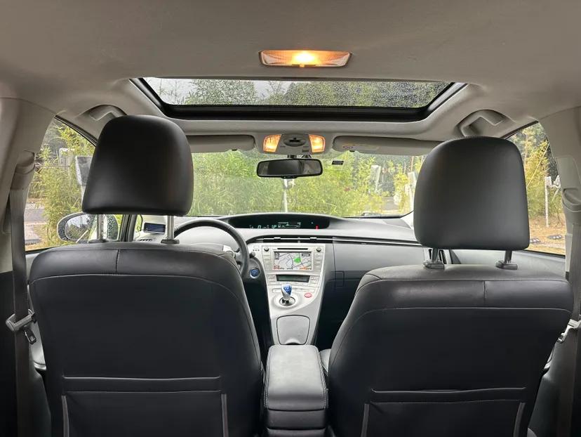 Toyota Prius 2012 1.8L Luxury Advanced Edition — миниатюра 22