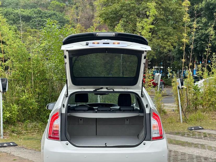 Toyota Prius 2012 1.8L Luxury Advanced Edition — миниатюра 5