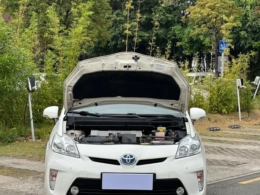 Toyota Prius 2012 1.8L Luxury Advanced Edition — миниатюра 6