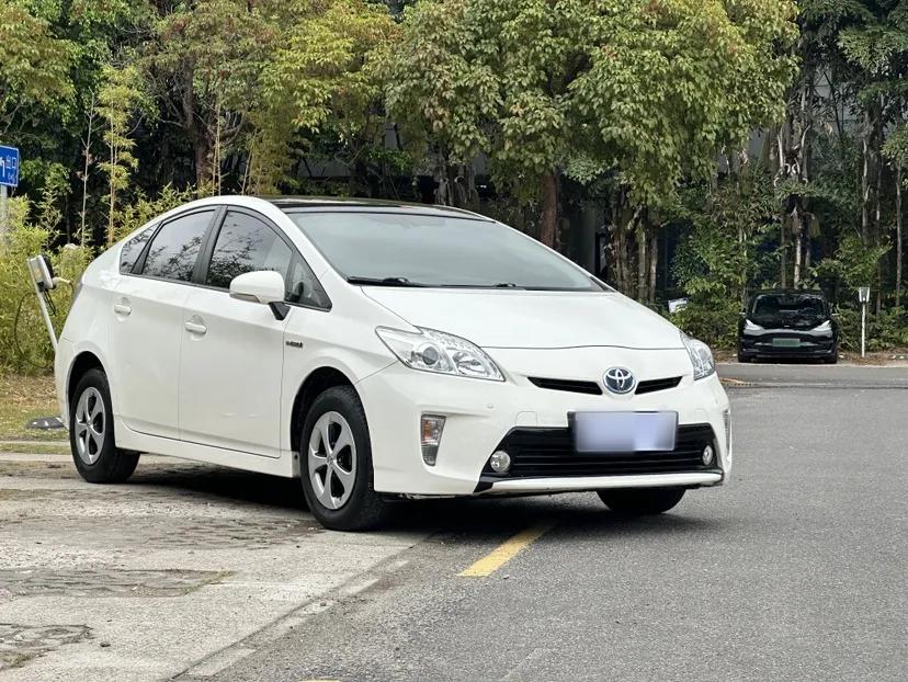 Toyota Prius 2012 1.8L Luxury Advanced Edition — миниатюра 7