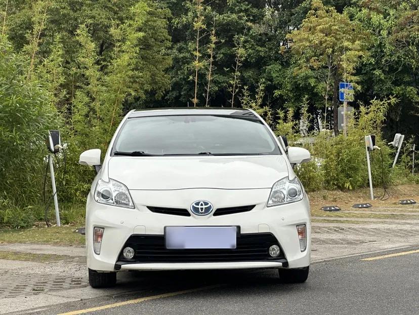Toyota Prius 2012 1.8L Luxury Advanced Edition — миниатюра 9