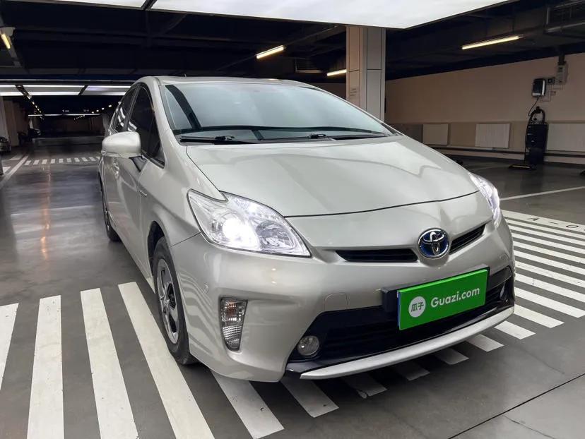 Toyota Prius 2012 1.8L Luxury Edition — миниатюра 2