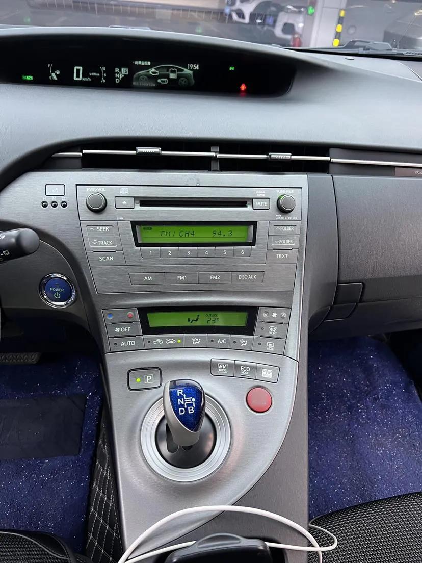Toyota Prius 2012 1.8L Luxury Edition — миниатюра 16