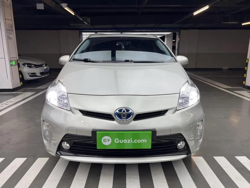 Toyota Prius 2012 1.8L Luxury Edition — миниатюра 3