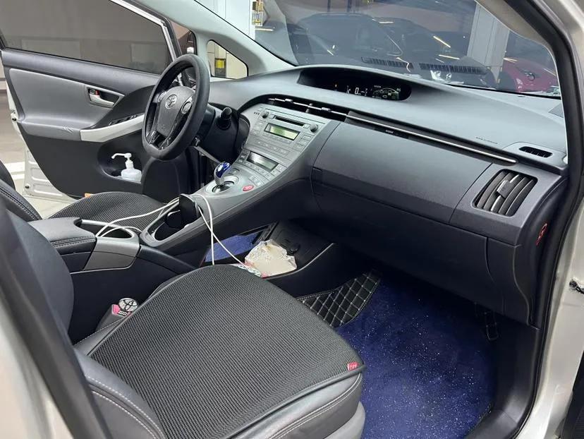 Toyota Prius 2012 1.8L Luxury Edition — миниатюра 10