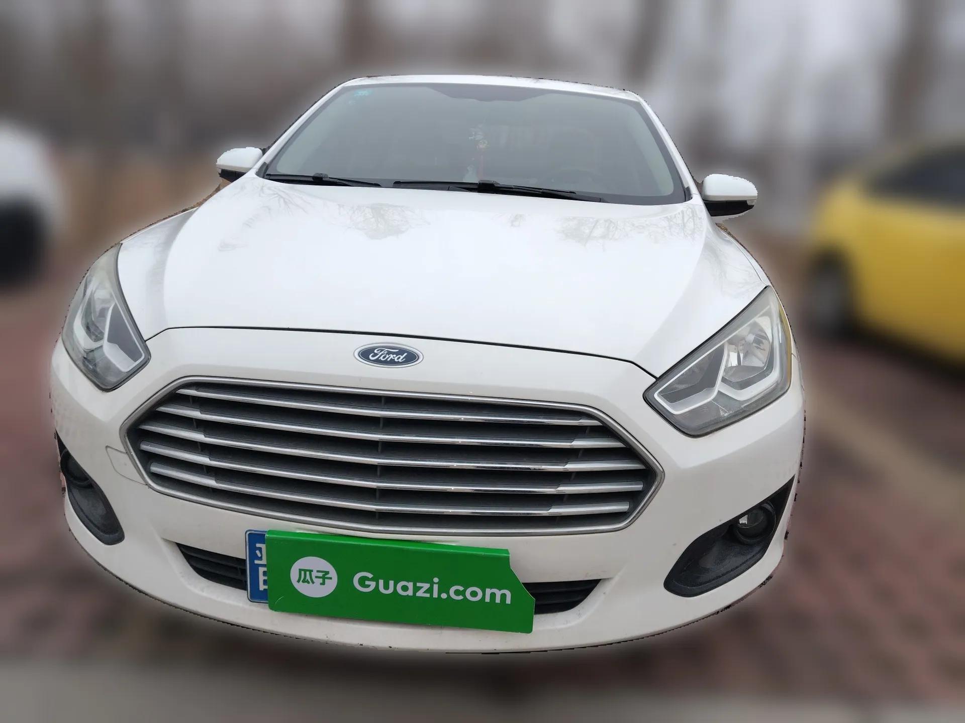 Ford Escort 2015 1.5L Automatic Comfort Edition — миниатюра 2