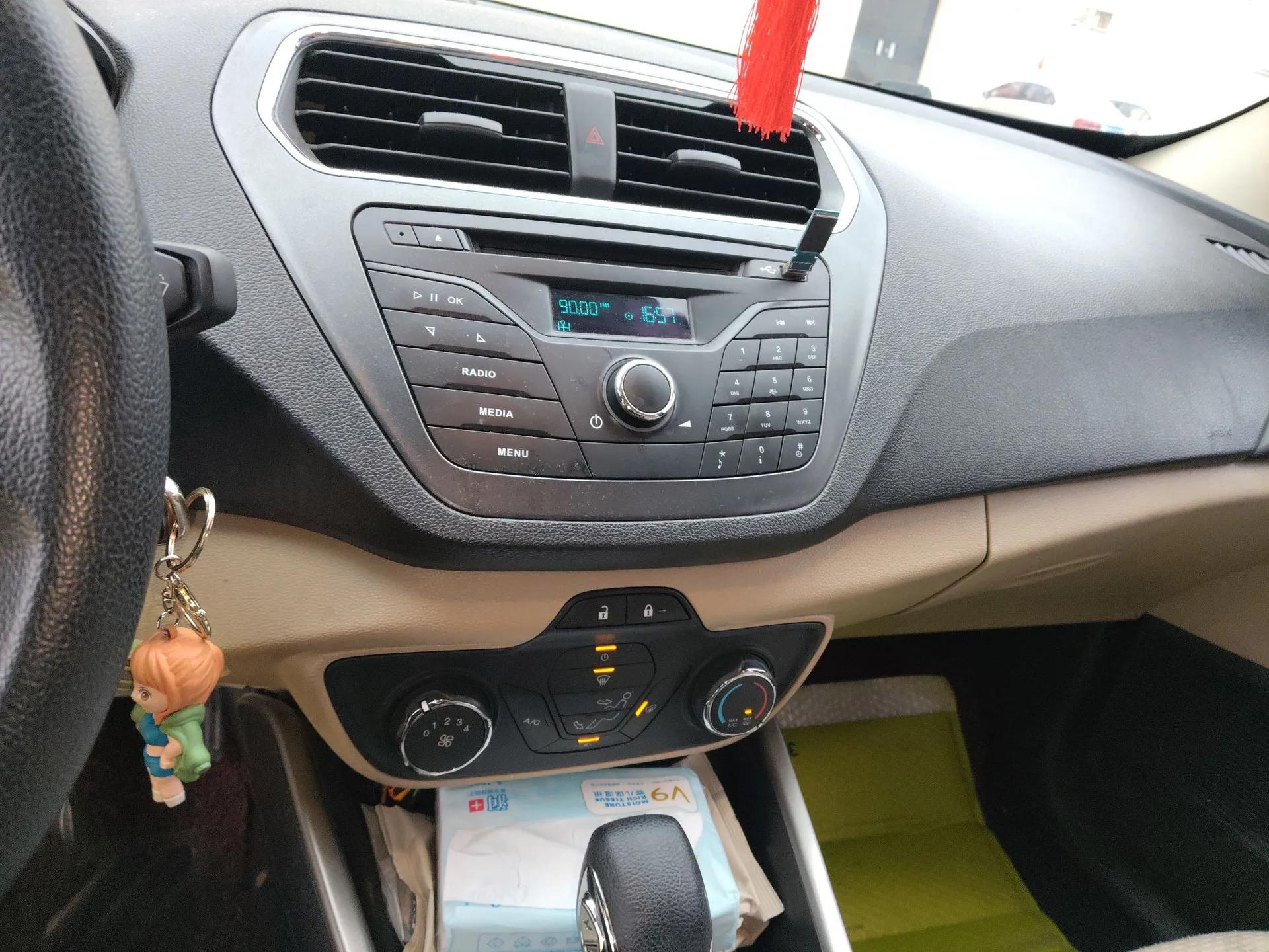 Ford Escort 2015 1.5L Automatic Comfort Edition — миниатюра 14