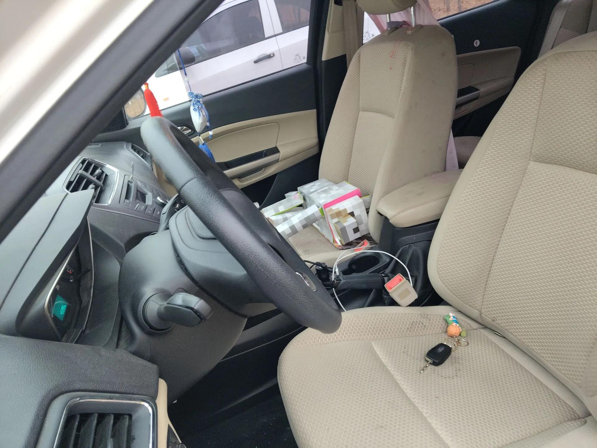 Ford Escort 2015 1.5L Automatic Comfort Edition — миниатюра 16