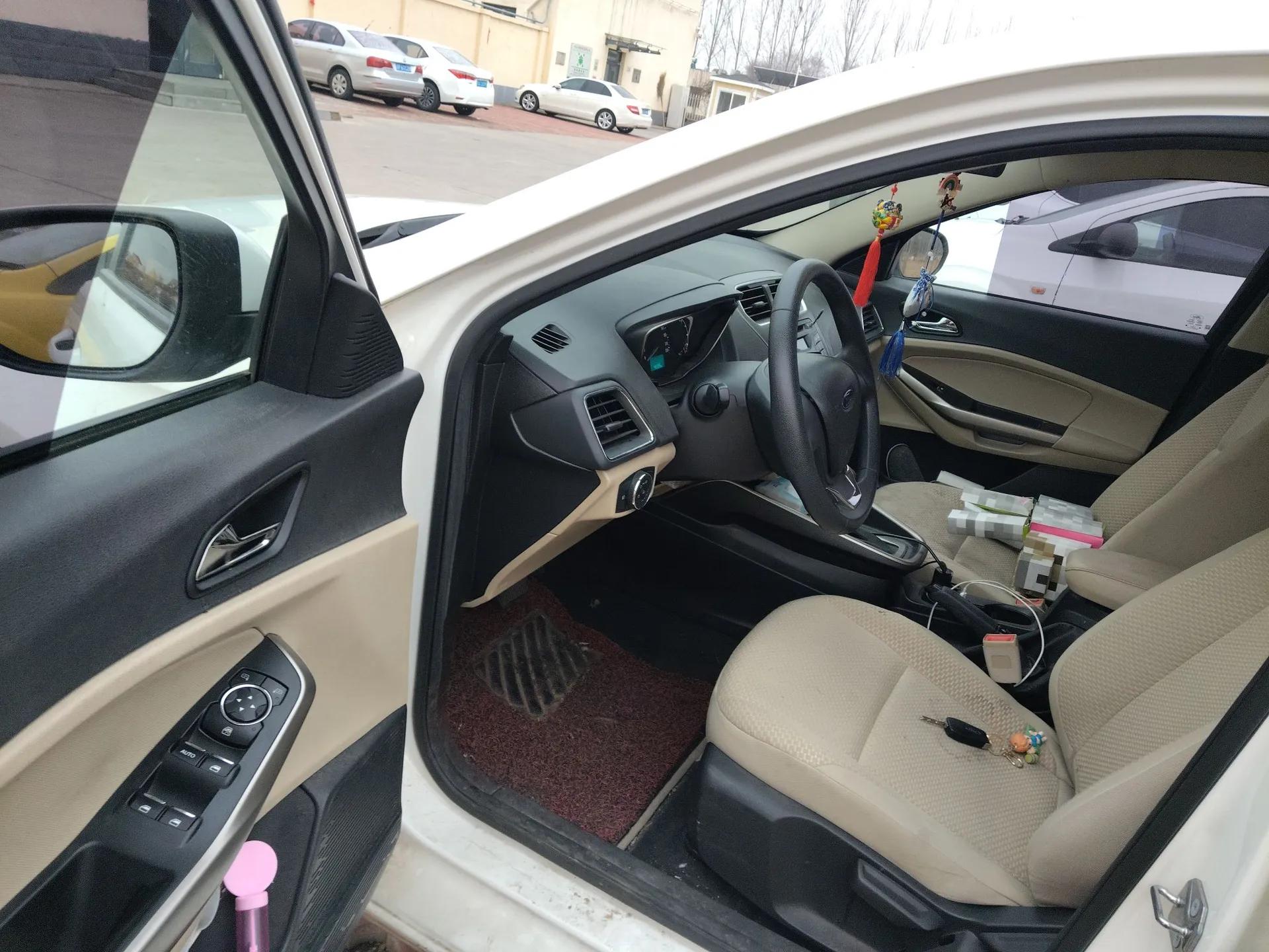 Ford Escort 2015 1.5L Automatic Comfort Edition — миниатюра 17