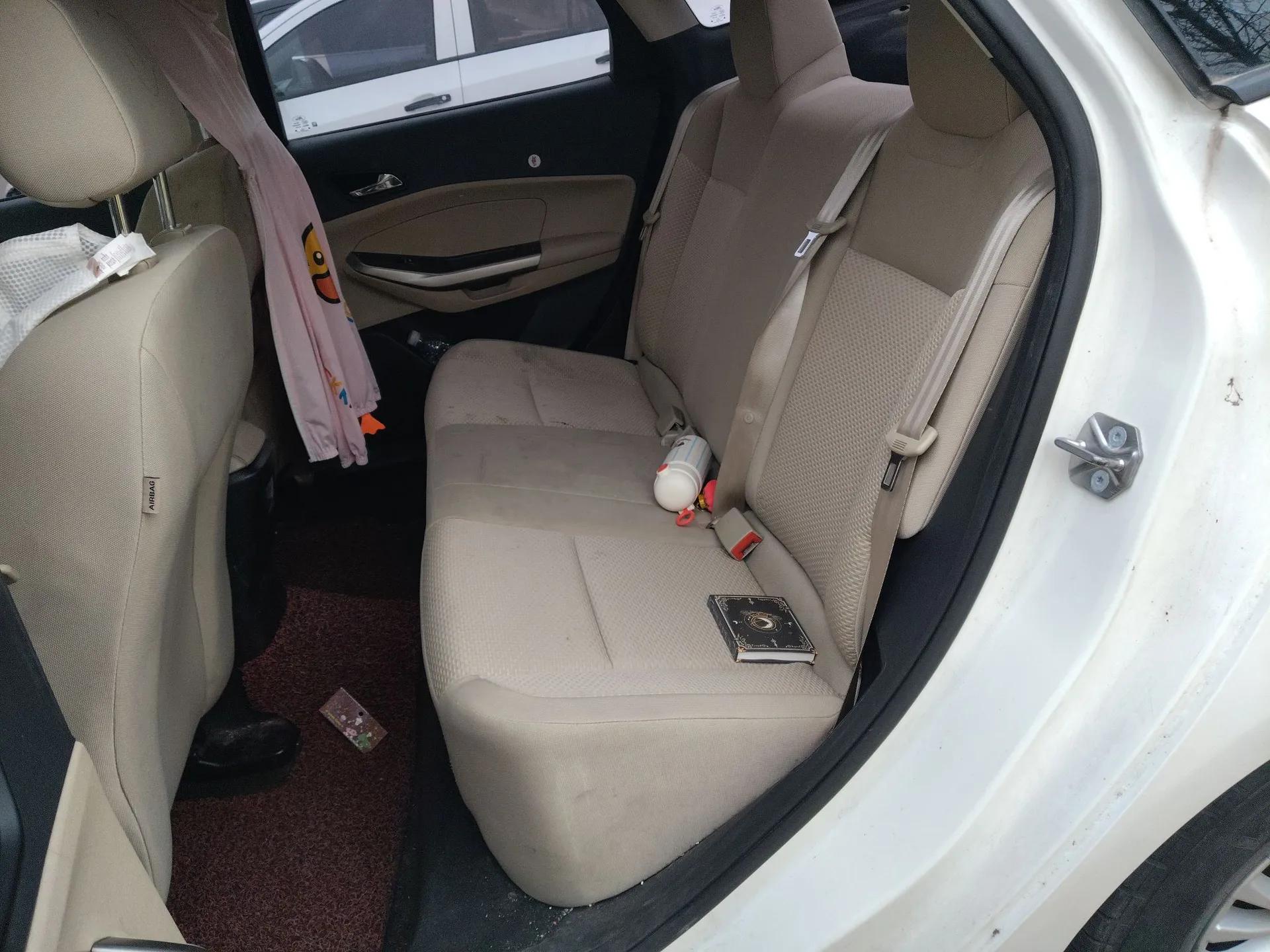 Ford Escort 2015 1.5L Automatic Comfort Edition — миниатюра 18