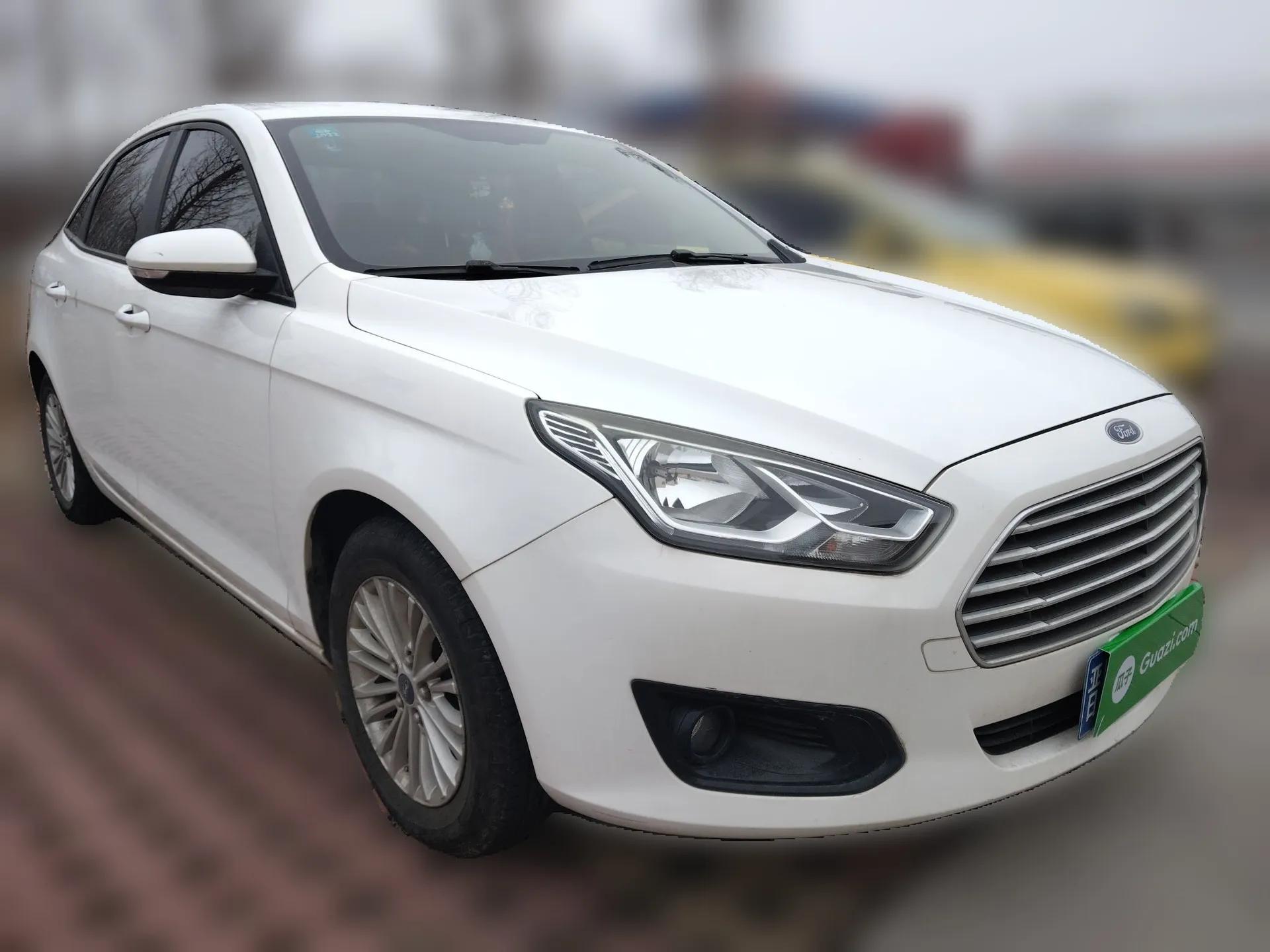 Ford Escort 2015 1.5L Automatic Comfort Edition — миниатюра 3