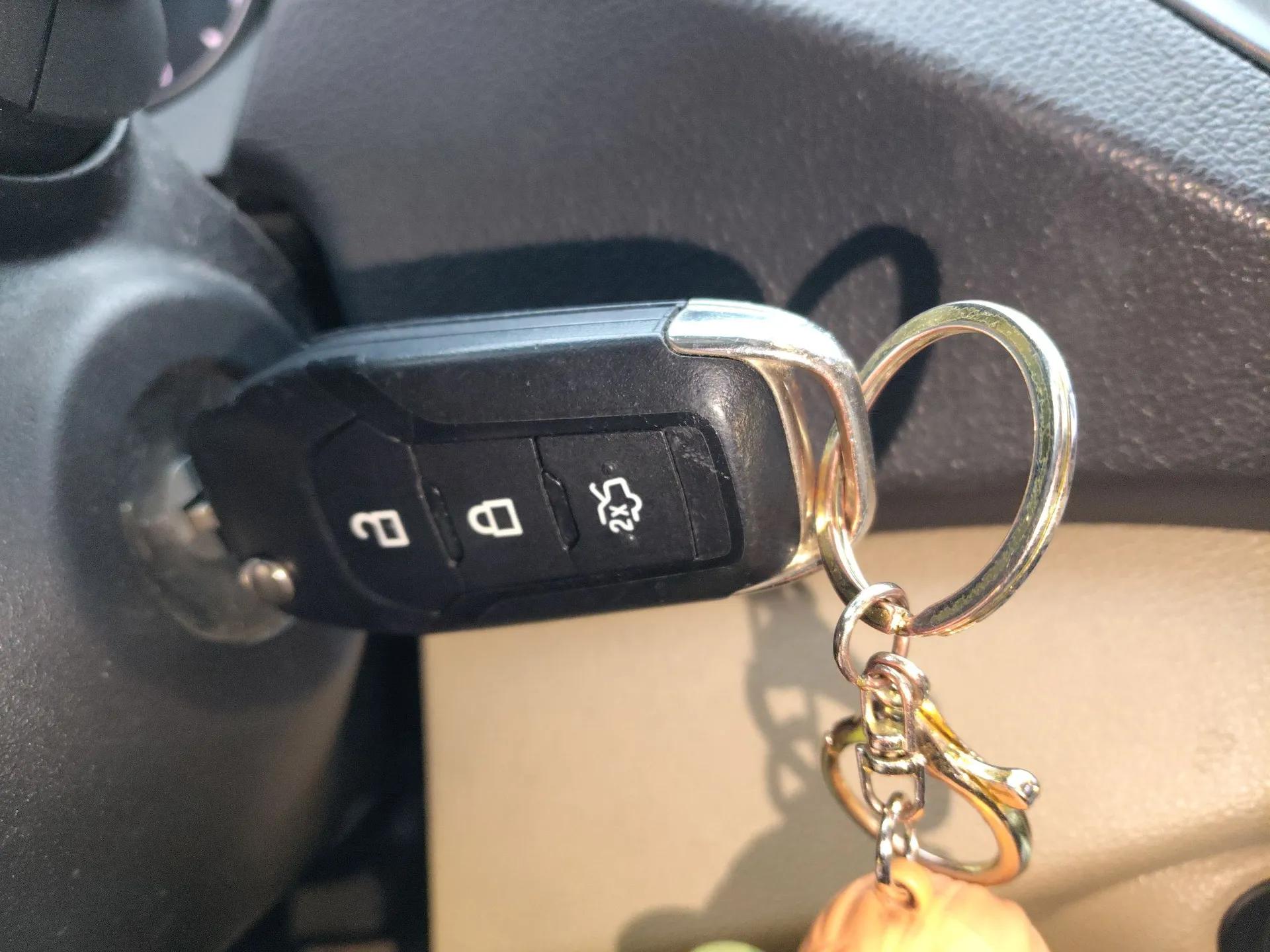 Ford Escort 2015 1.5L Automatic Comfort Edition — миниатюра 9