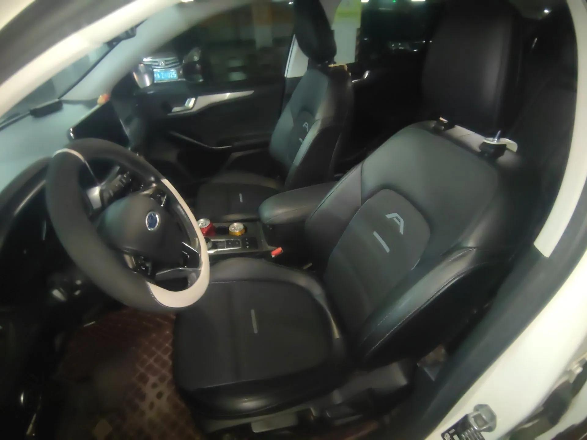Ford Focus Active 2020 EcoBoost 180 Automatic Trendy Model — миниатюра 16